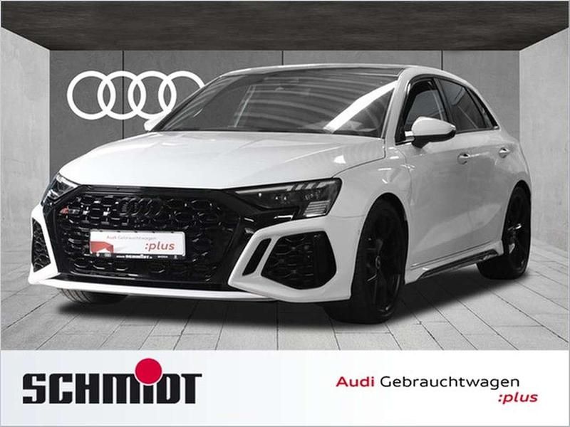 Gletscherweiß metallic Gebraucht 2024 Audi RS3 Sportback Ambiente Kleinwagen | 63.840 € (Teuer) - Bild 1/3