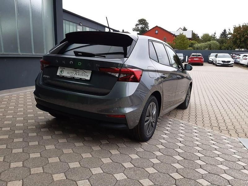 Neu Skoda Fabia Tour 95 PS (69 kW) 2025 Grau Limousine