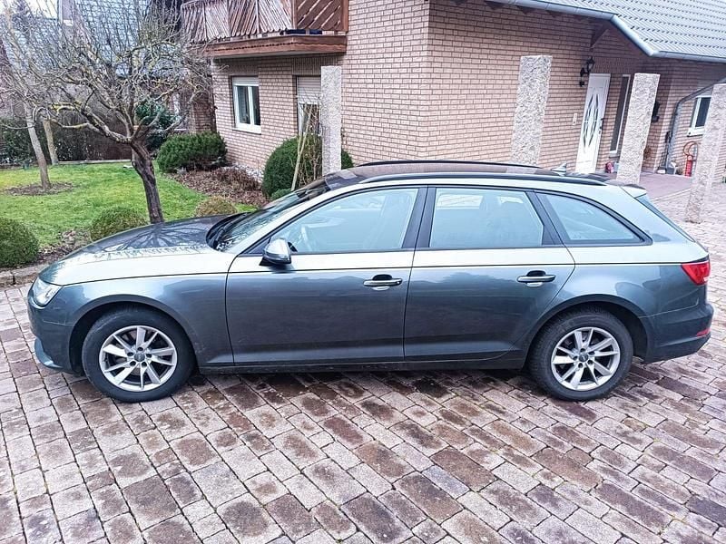 Second-hand Audi A4 120 CP (88 kW) 2019 Gri Break