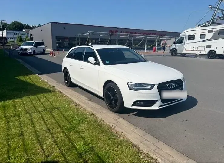 Gebraucht Audi A4 Premium 143 PS (105 kW) 2012 Weiß Kombi