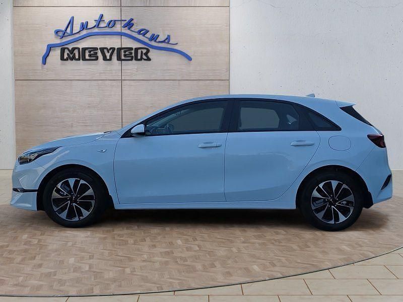 Novo Kia Ceed 140 HP (102 kW) 2025 Branco Citadino