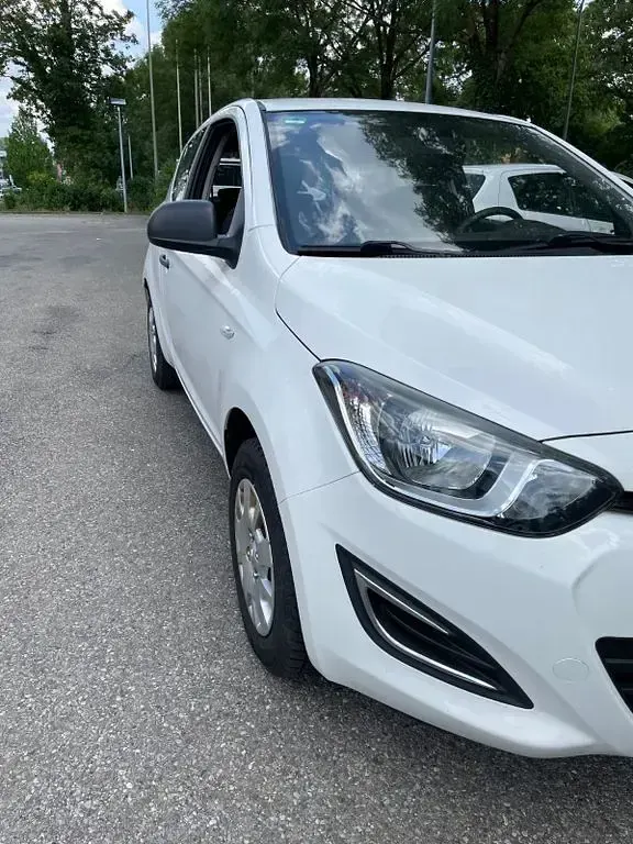 Gebraucht Hyundai i20 Edition 86 PS (63 kW) 2014 Silber Kleinwagen
