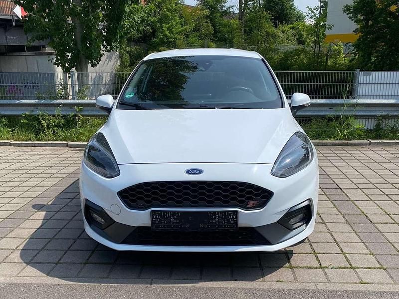 Weiß Gebraucht 2018 Ford Fiesta S Kleinwagen | 18.000 € (Etwas zu teuer) - Bild 1/4