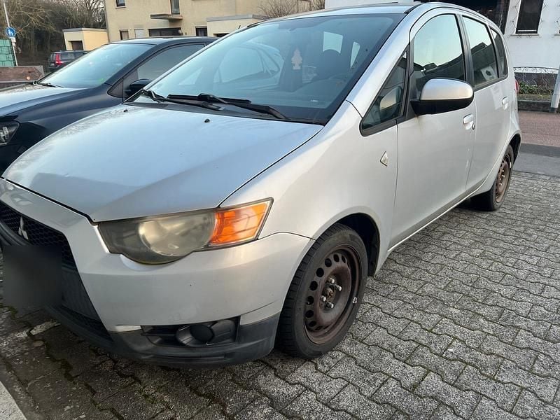 Gebraucht Mitsubishi Colt 95 PS (69 kW) 2009 Silber Kleinwagen