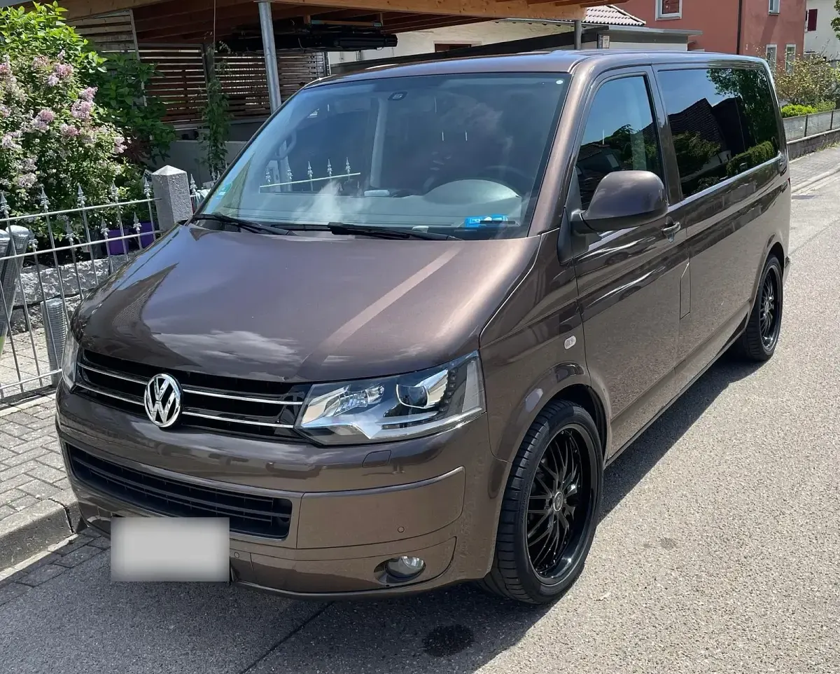 Gebraucht VW Multivan 140 PS (102 kW) 2014 Braun Van / Kleinbus