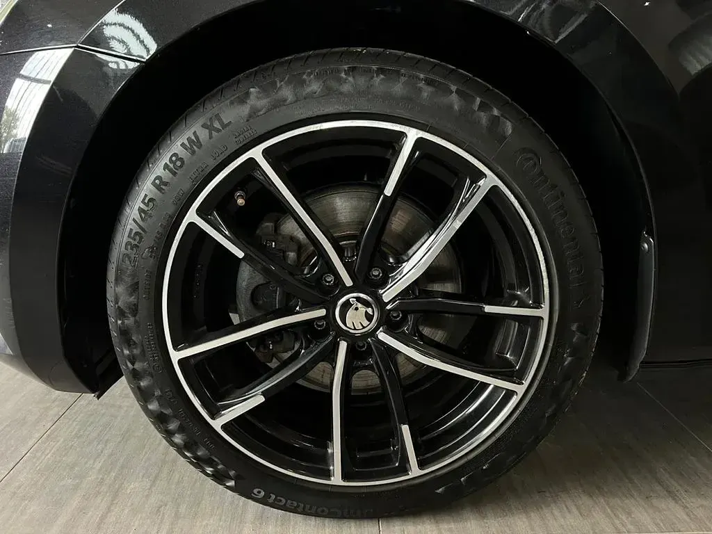 Gebraucht Skoda Superb 200 PS (147 kW) 2022 Schwarz Limousine