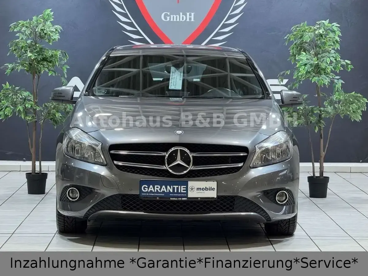 Gebraucht Mercedes A180 122 PS (89 kW) 2012 Mountaingrau Kleinwagen