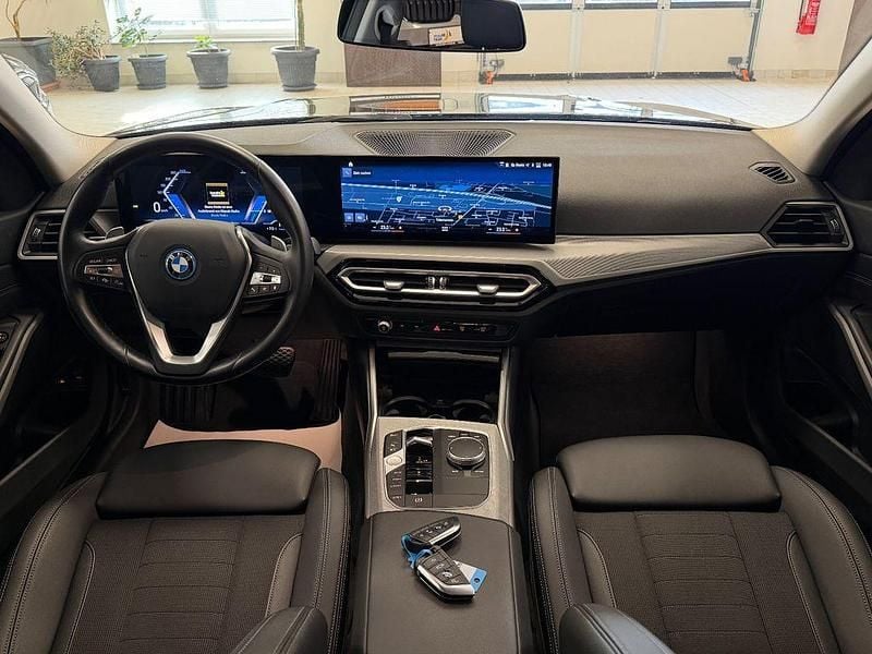 Używany BMW 330e Performance 184 KM (135 kW) 2022 Czarny Sedan/Limuzyna