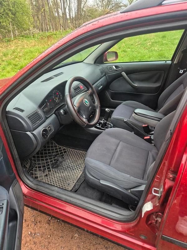 Gebraucht Skoda Octavia 102 PS (75 kW) 2009 Rot Kombi