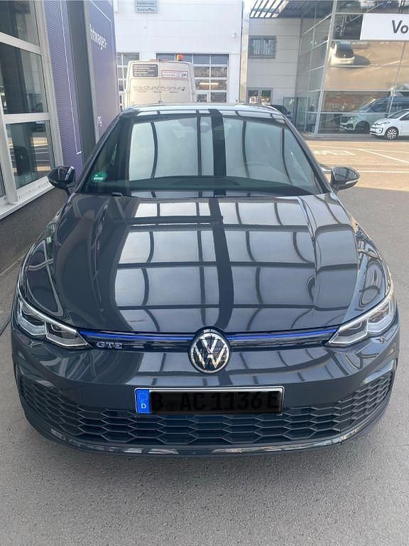 Grau Gebraucht 2021 VW Golf VIII GTE Limousine | 22.950 € (Guter Preis) - Bild 1/4