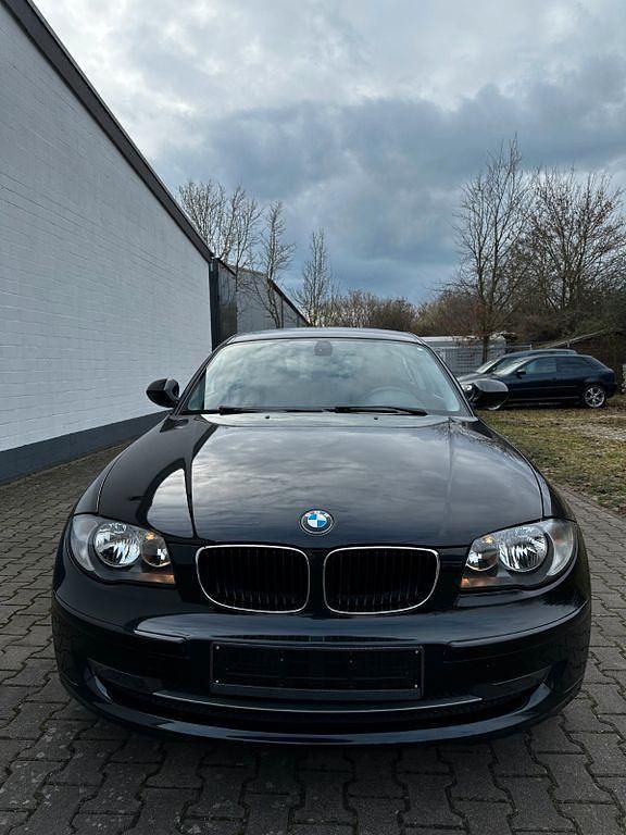 Gebraucht BMW 116 122 PS (89 kW) 2010 Schwarz Kleinwagen