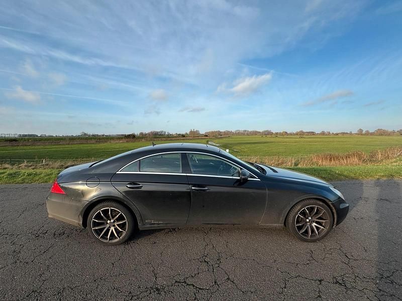 Schwarz Gebraucht 2009 Mercedes CLS320 Limousine | 6.000 € (Superpreis) - Bild 1/4