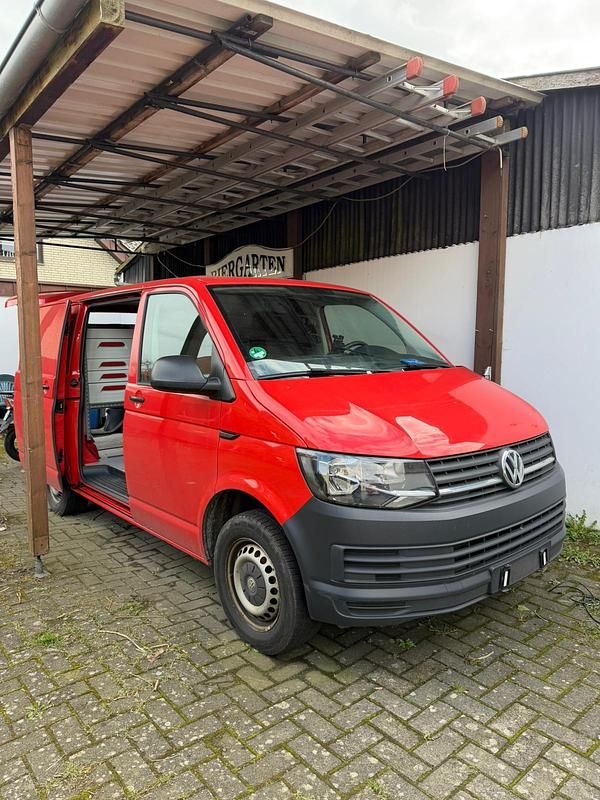 Gebraucht VW Transporter 101 PS (74 kW) 2016 Rot Van