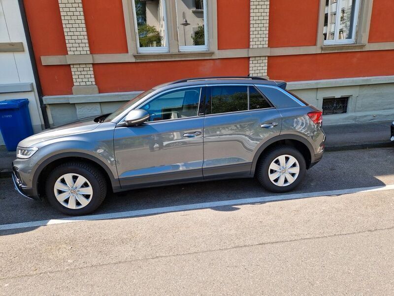 Grau Gebraucht 2023 VW T-Roc Move SUV | 26.900 € (Guter Preis) - Bild 1/1
