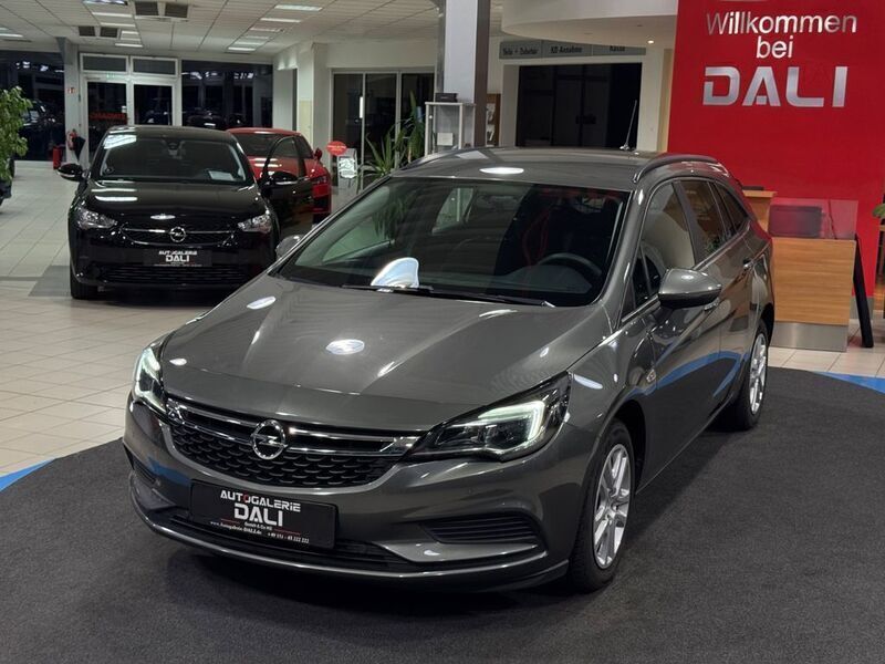Grau Gebraucht 2017 Opel Astra Edition Kombi | 13.490 € - Bild 1/4