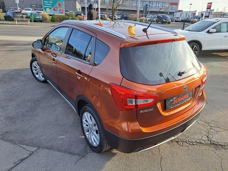 Gebraucht Suzuki SX4 Comfort 129 PS (94 kW) 2021 Orange Limousine