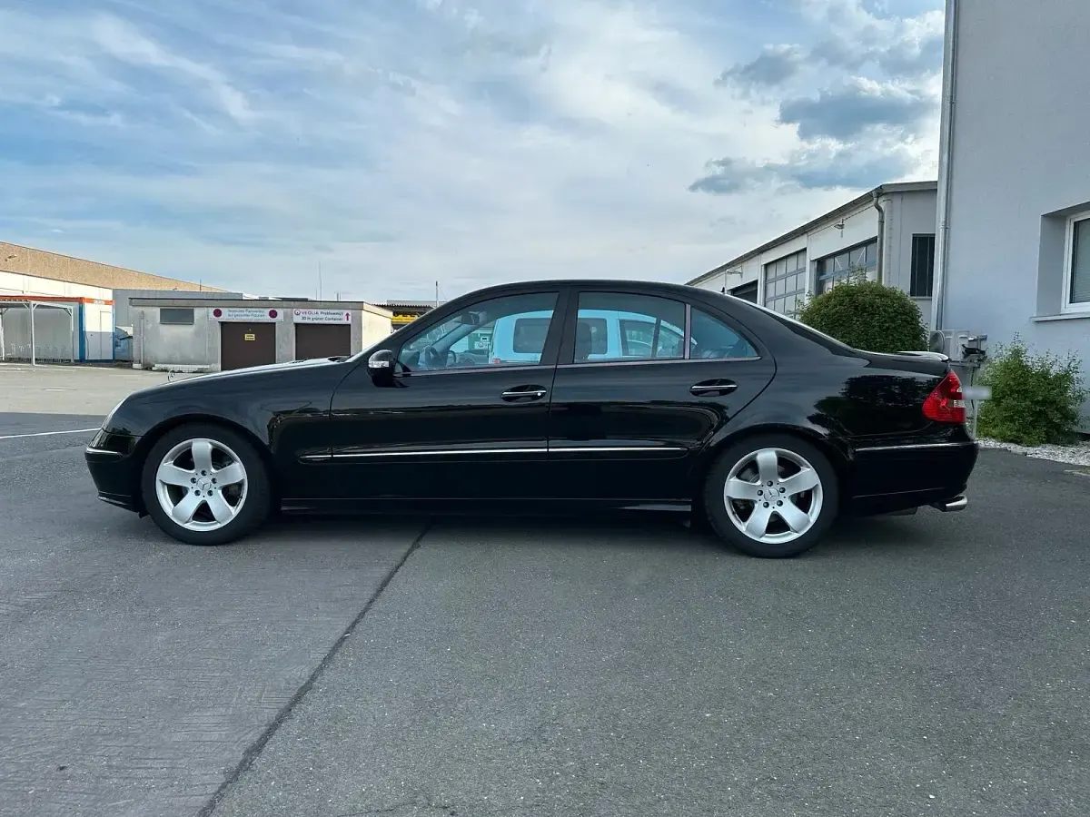 Gebraucht Mercedes E500 Avantgarde 306 PS (225 kW) 2006 Schwarz Limousine