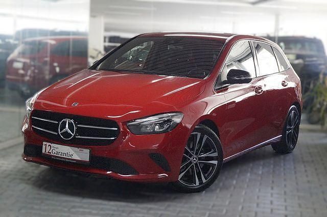 Rot Gebraucht 2019 Mercedes B220 Progressive Van / Kleinbus | 19.990 € (Guter Preis) - Bild 1/4
