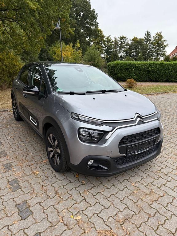 Grau Gebraucht 2023 Citroën C3 PureTech Limousine | 13.800 € (Fairer Preis) - Bild 1/4