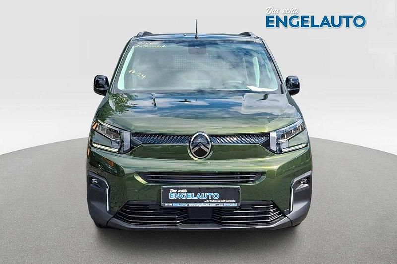 Neu Citroën Berlingo Style 131 PS (96 kW) 2025 Grün Van / Kleinbus