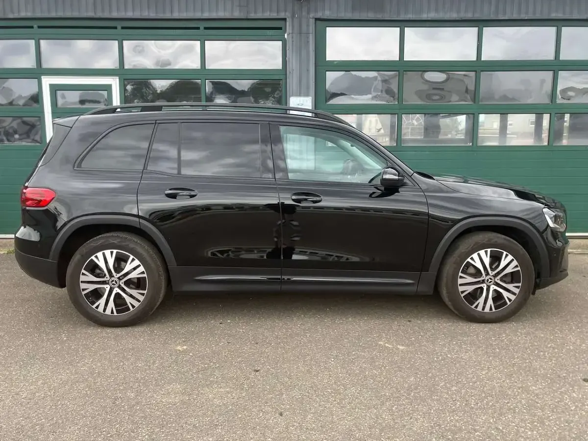 Gebraucht Mercedes GLB200 Night 150 PS (110 kW) 2024 Nachtschwarz  unilack SUV