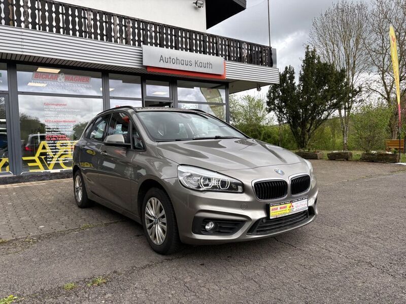 Grau Gebraucht 2017 BMW 218 Advantage Van / Kleinbus | 12.990 € (Guter Preis) - Bild 1/4