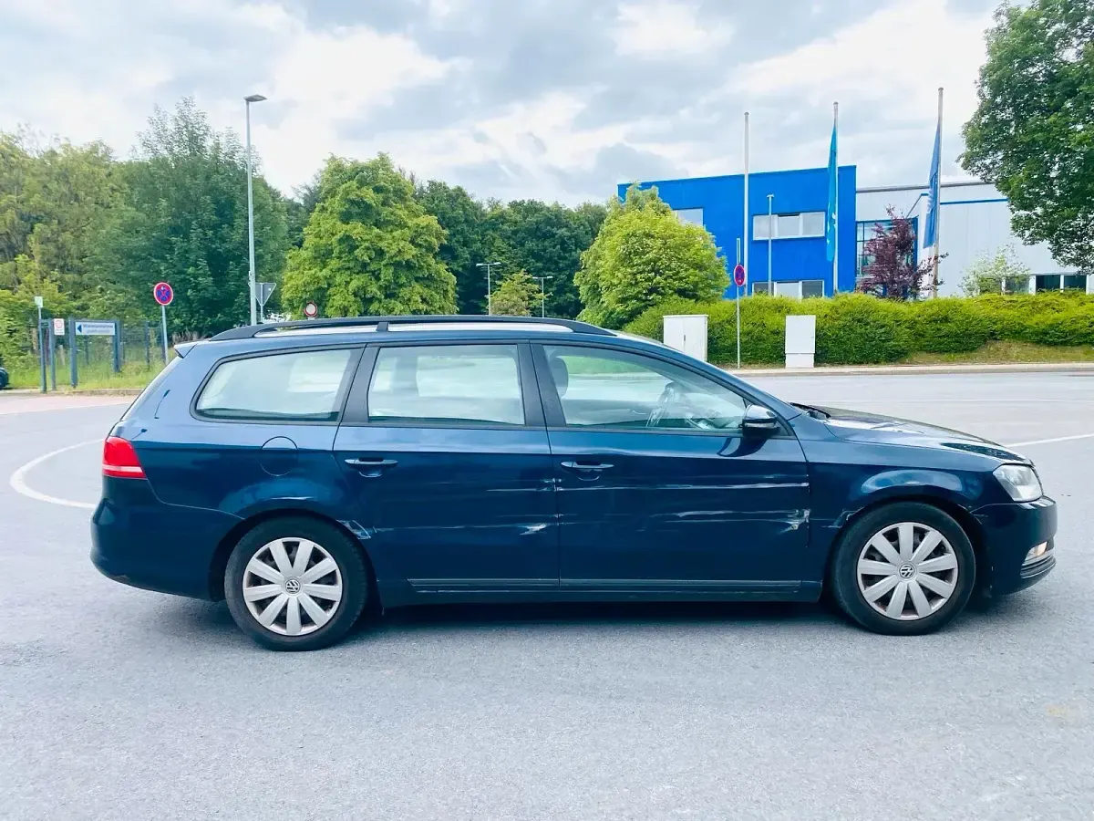Gebraucht VW Passat 105 PS (77 kW) 2013 Blau Kombi