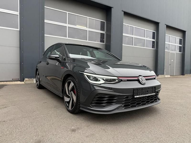 Grau Gebraucht 2022 VW Golf VIII GTI Clubsport Limousine | 28.999 € (Superpreis) - Bild 1/4