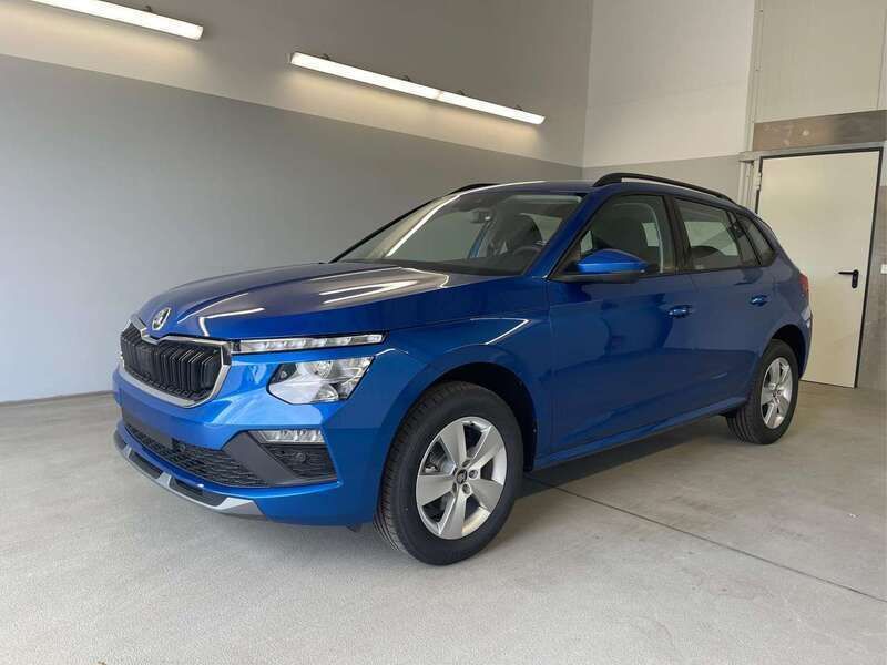 [8x8x] race blue metallic Neu 2025 Skoda Kamiq Selection SUV | 25.379 € (Fairer Preis) - Bild 1/4