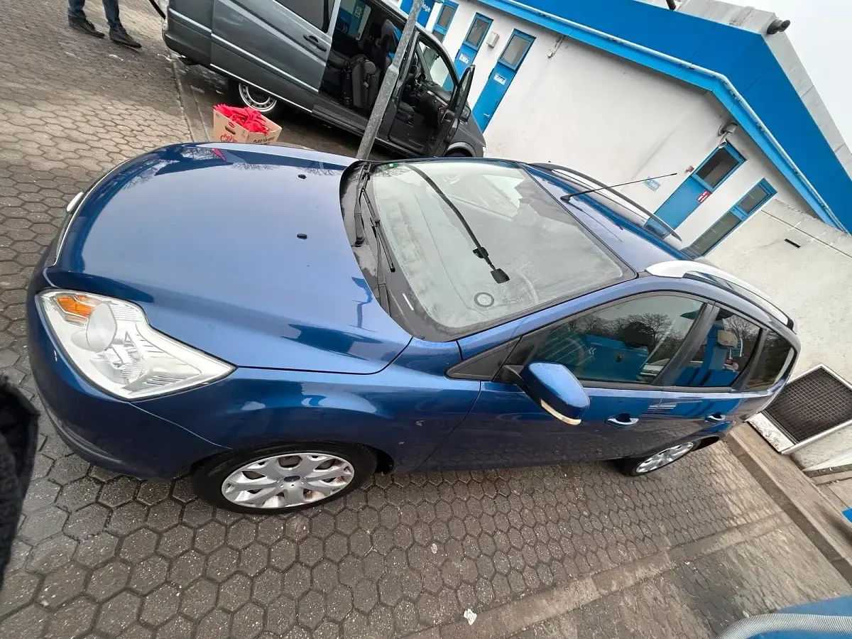Używany Ford Focus 101 KM (74 kW) 2010 Niebieski Kombi