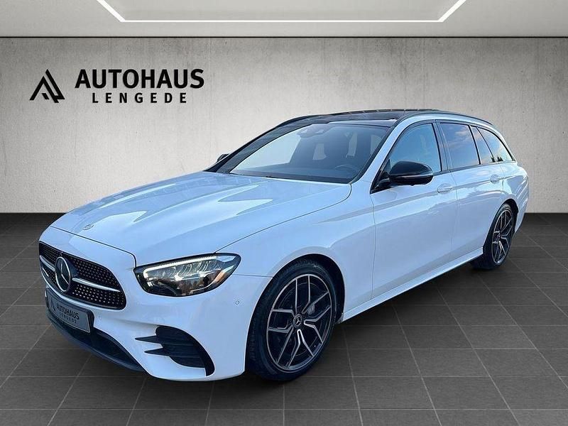 Weiß Gebraucht 2022 Mercedes E220 AMG line Limousine | 35.999 € (Etwas zu teuer) - Bild 1/4