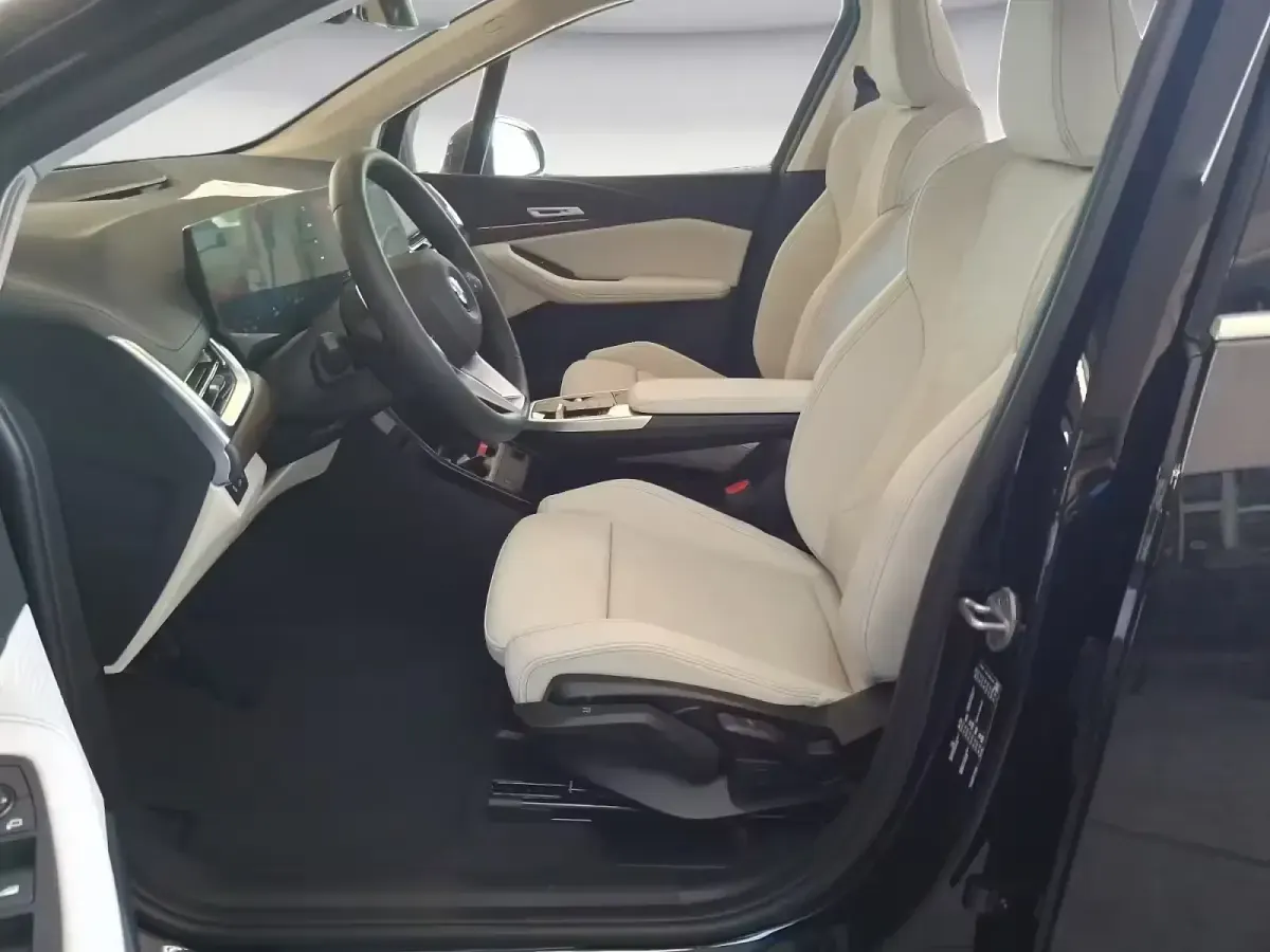 Neu BMW 218 Active Tourer Luxury Line 136 PS (100 kW) 2026 Schwarz Van / Kleinbus