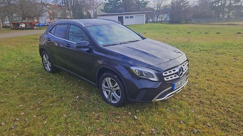Gebraucht Mercedes GLA220 170 PS (125 kW) 2019 Schwarz SUV