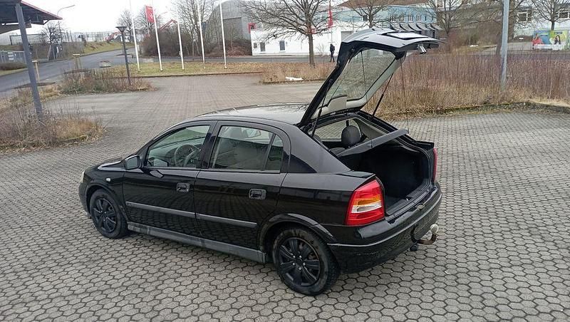 Gebraucht Opel Astra 84 PS (61 kW) 2002 Schwarz Limousine