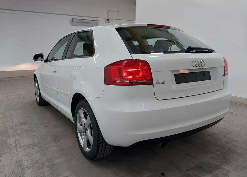 Gebraucht Audi A3 Attraction 102 PS (75 kW) 2010 Weiß Kleinwagen