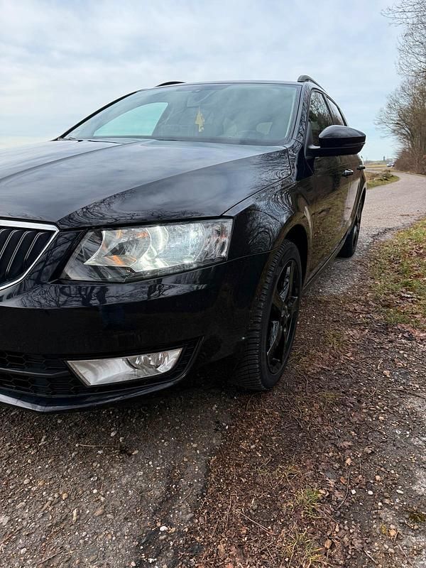 Schwarz Gebraucht 2014 Skoda Octavia Kombi | 8.650 € (Fairer Preis) - Bild 1/4
