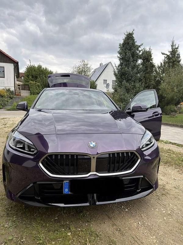 Violett Gebraucht 2024 BMW 120 M Sport Kleinwagen | 38.399 € (Teuer) - Bild 1/4