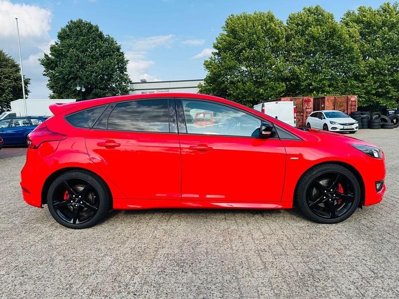 Gebraucht Ford Focus ST-Line 150 PS (110 kW) 2016 Rot Limousine