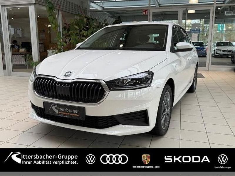 Weiß Gebraucht 2022 Skoda Fabia Tour Limousine | 14.390 € (Fairer Preis) - Bild 1/4