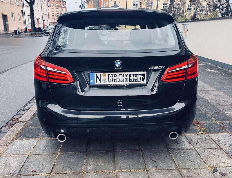 Gebraucht BMW 220 Sport Line 192 PS (141 kW) 2018 Schwarz Kombi