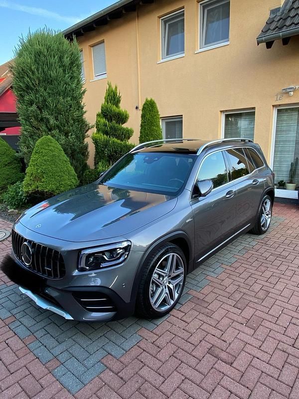 Grau Gebraucht 2020 Mercedes GLB35 AMG SUV | 50.000 € (Teuer) - Bild 1/4