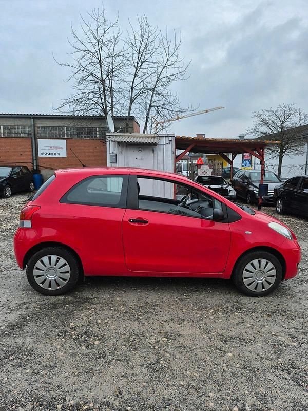 Gebraucht Toyota Yaris 69 PS (50 kW) 2009 Rot Kleinwagen