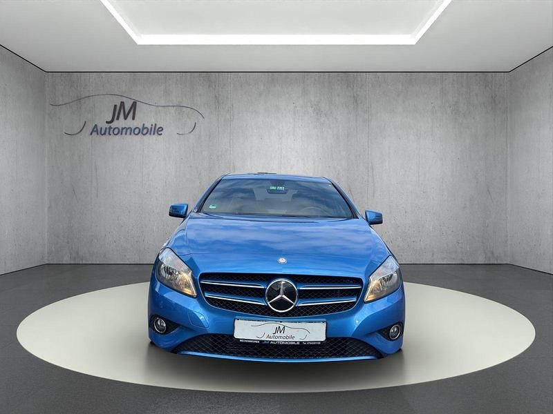 Gebraucht Mercedes A180 122 PS (89 kW) 2012 Blau Kleinwagen