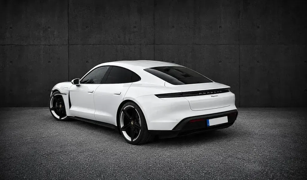 Gebraucht Porsche Taycan 300 kW (408 PS) 2021 Weiß Limousine