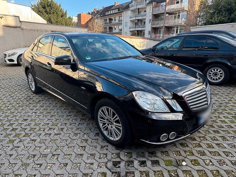 Gebraucht Mercedes E220 177 PS (130 kW) 2010 Schwarz Limousine
