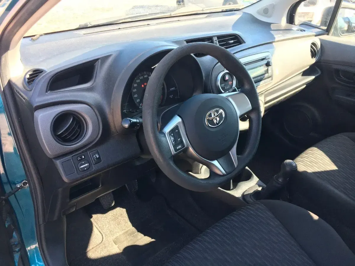 Gebraucht Toyota Yaris Cool 69 PS (50 kW) 2012 Grün Kleinwagen