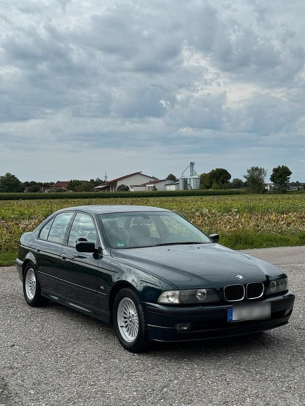 Grün Gebraucht 1999 BMW 523 Limousine | 5.000 € (Etwas zu teuer) - Bild 1/4