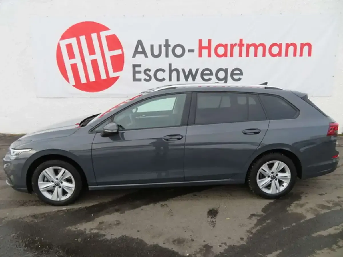 Gebraucht VW Golf VIII Life 150 PS (110 kW) 2024 Delfingrau metallic (metallic) Kombi