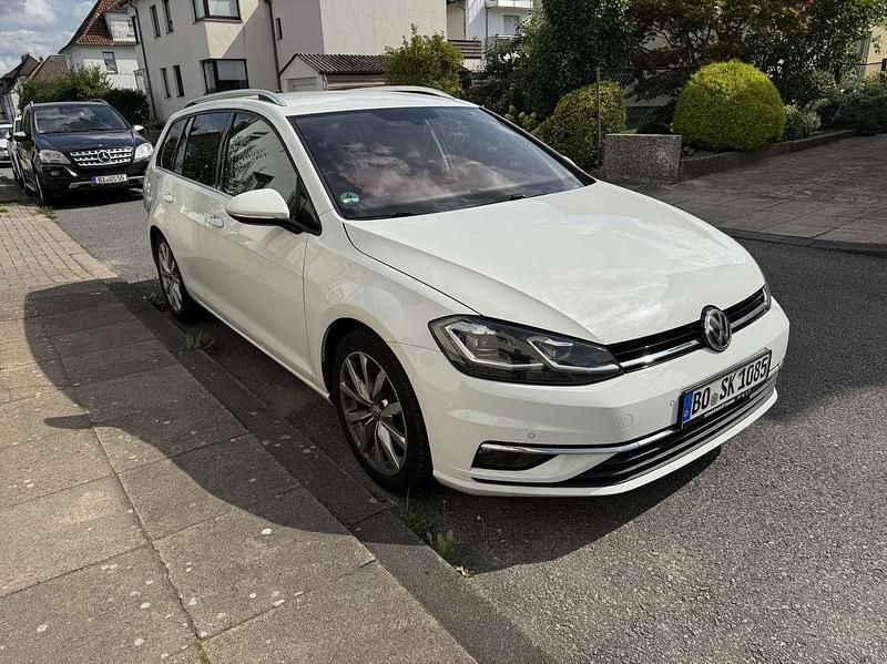 Weiß Gebraucht 2018 VW Golf VII Highline Kombi | 11.500 € (Fairer Preis) - Bild 1/4