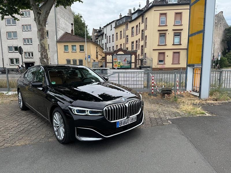 Schwarz Gebraucht 2020 BMW 730 Shadowline Limousine | 45.900 € (Fairer Preis) - Bild 1/4